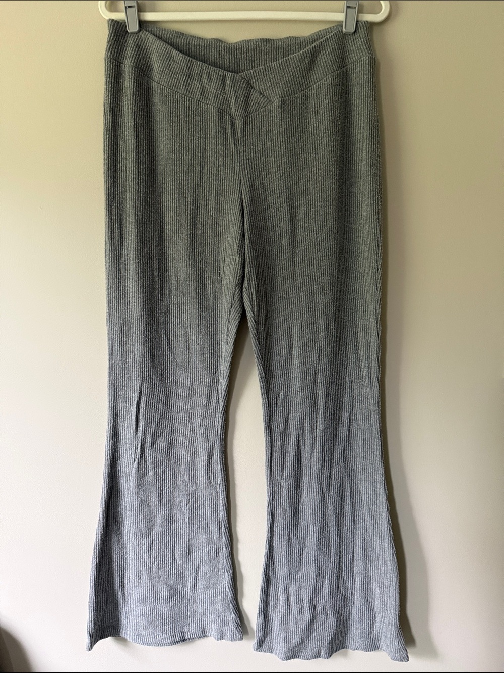 Colsie Gray Crossover Front Ribbed Lounge Pants